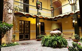 Hotel Naira
